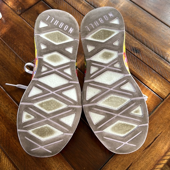 NOBULL men’s floral runner+ size 10 ***runs 1/2 large - Picture 3 of 6